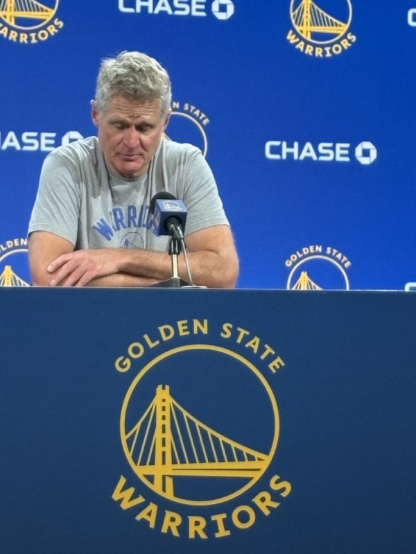 红腾网 科尔: 波杰&穆迪&库明加3个人同时发挥还是第一次 这非常令人振奋